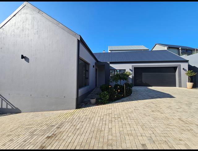 2 BEDROOM HOUSE FOR SALE IN OUTENIQUASBOSCH